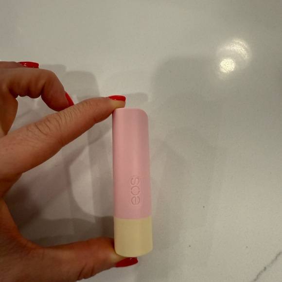 EOS Pink and Cream Lip Balm Vanilla - Picture 4 of 4